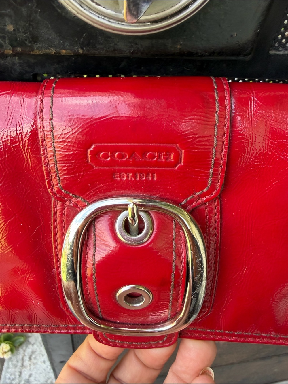 Gorgeous Y2k Candy Red Glossy Coach Crimson Patent Leather Buckle Wristlet Walle - Picture 2 of 10